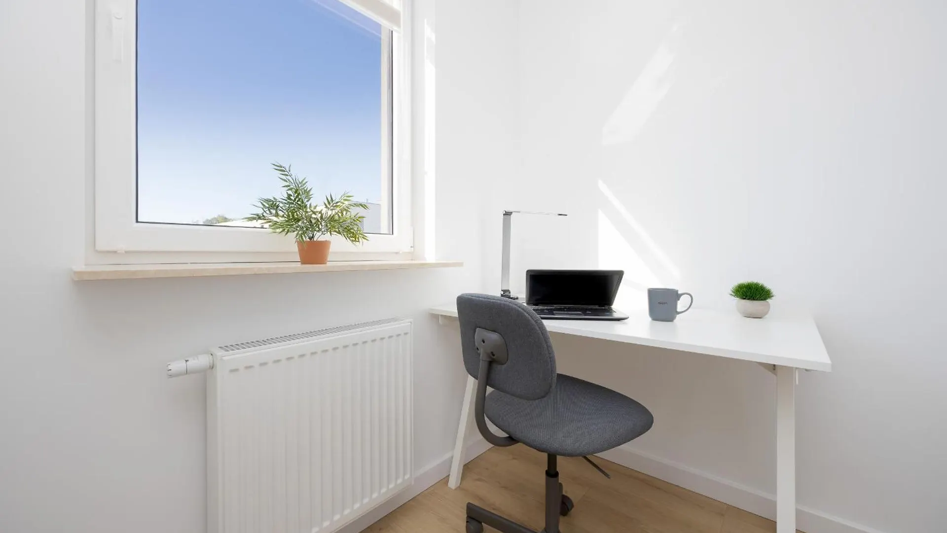 Comfortable Apartment With Parking By Noclegi Renters Warsaw
