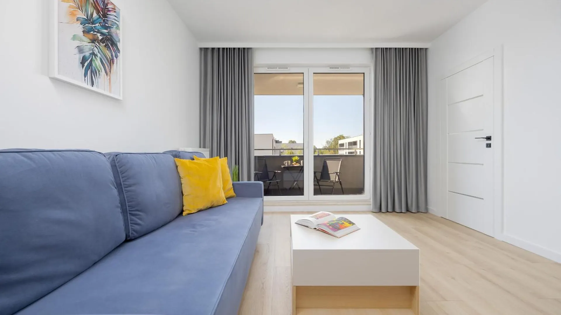 Comfortable Apartment With Parking By Noclegi Renters Warsaw